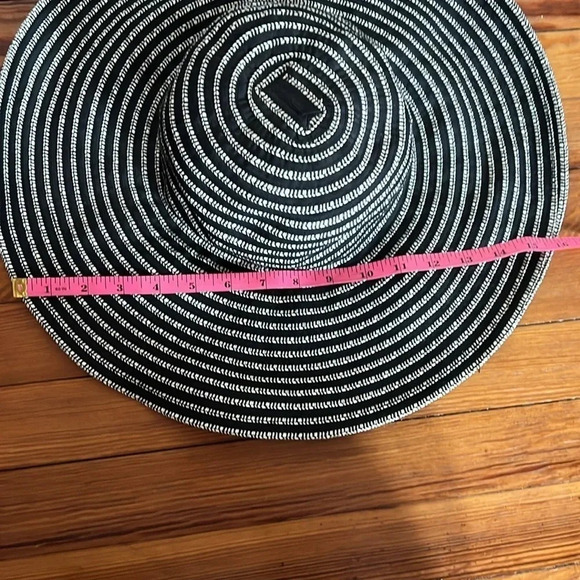 Calvin Klein Classic Glamorous Black and White Oversized Vacation Sun Hat - OS - Picture 8 of 8